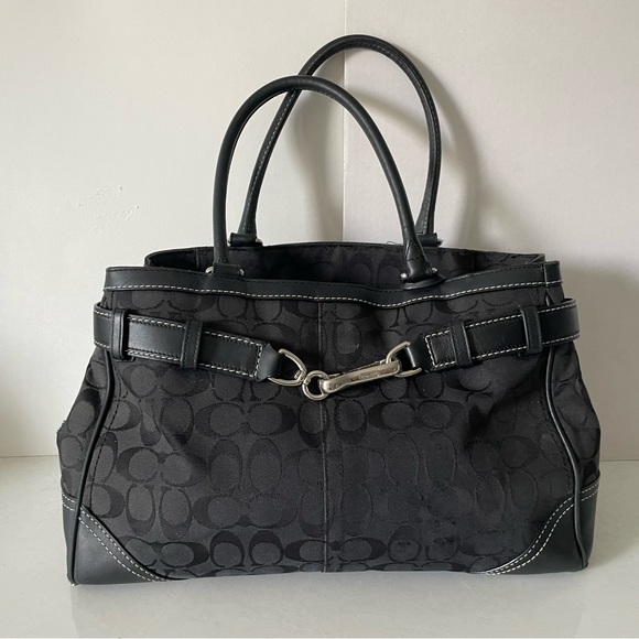 Genuine Coach Signature C Handbag. Fabric with leather Trim. - Picture 7 of 8